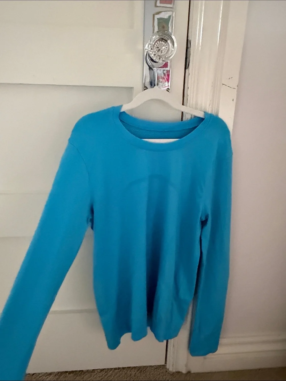 lululemon athletica Long Sleeve Tee in Bright Teal Blue SIZE 4 relaxed!